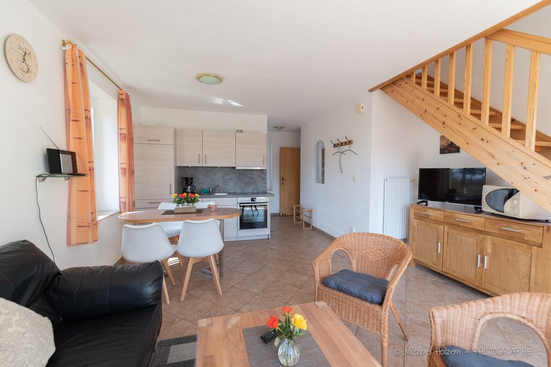 Wohnküche mit Esstisch und offener Küche – Ferienwohnung 4 Personen