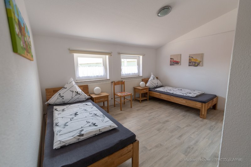 Schlafzimmer mit 2 Einzelbetten – Ferienwohnung Kappeln an der Schlei