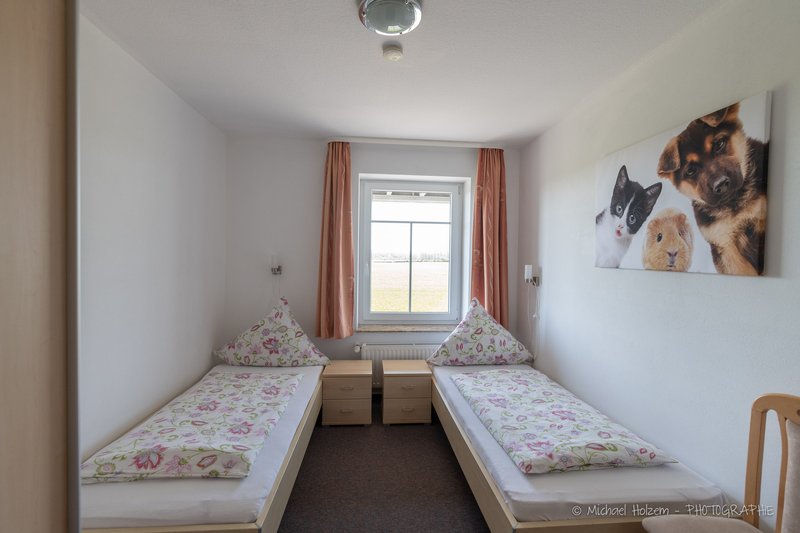 Kinderschlafzimmer mit 2 Einzelbetten – Ferienwohnung 8 Personen