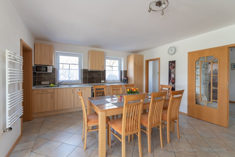 Vollausgestattete Küche mit Esstisch – Ferienwohnung 8 Personen